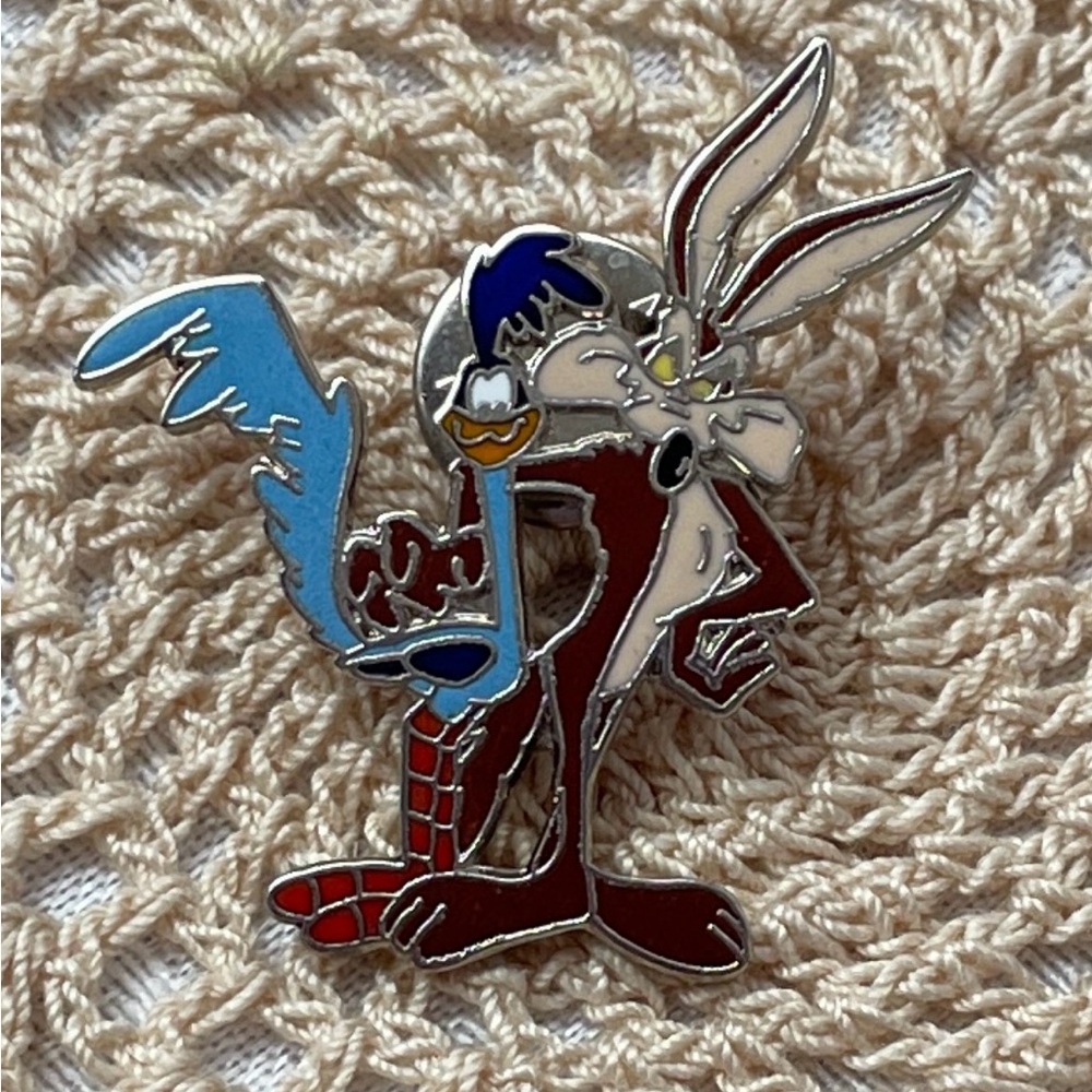 Vintage 1997 Road Runner pin Brooch - Picture 2 of 3